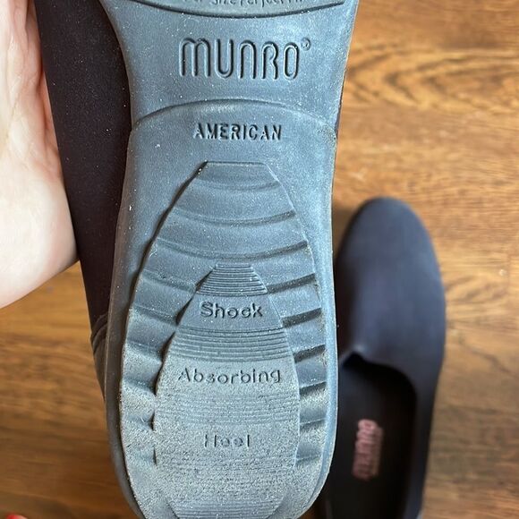 Munro black cloth slip on loafers with shock absorbing heels - Picture 8 of 8